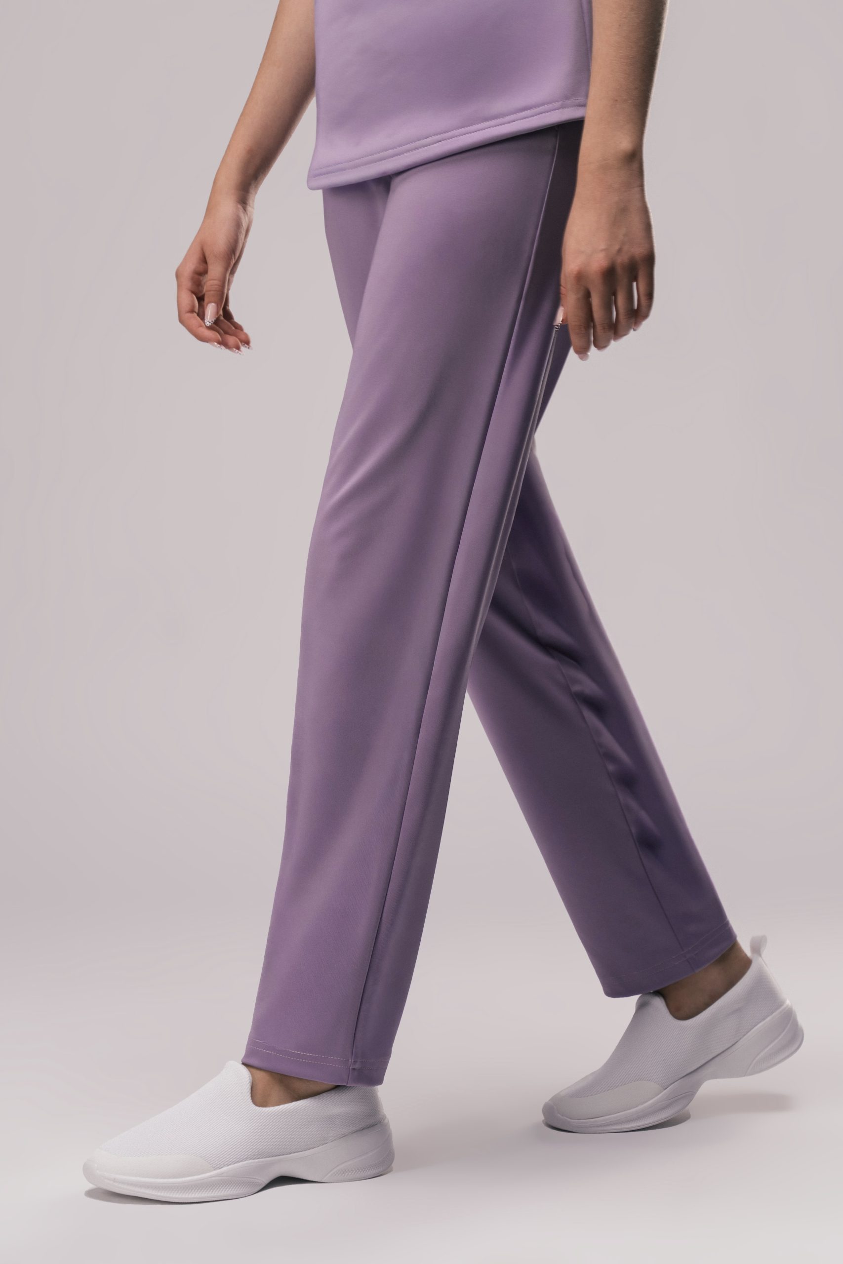 Fialova 14
